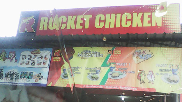 Rocket chicken, pengalaman Makan dan daftar menu area Tasikmadu