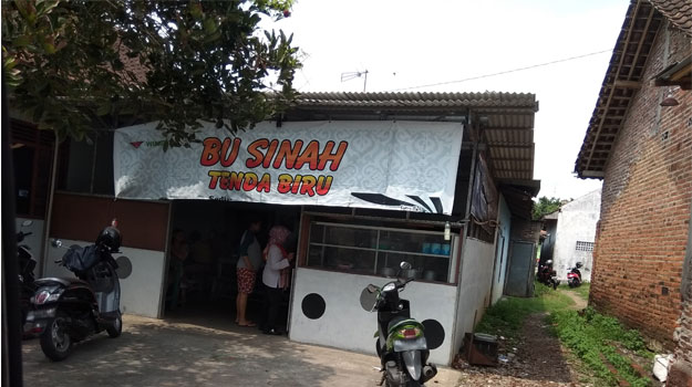 rumah-makan-bu-sinah-tenda-biru-karanganyar