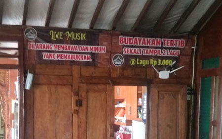 fasilitas live musik waroeng omah gebyok