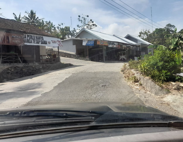 toko warung kelontong warga Dukuh Ngargoyoso