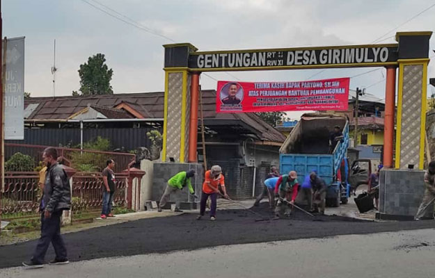 gerbang dusun gentungan desa girimulyo