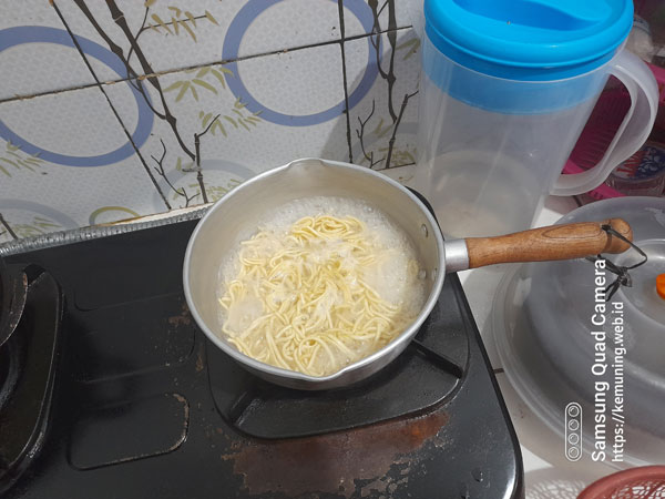 panci untuk memasak mie instan