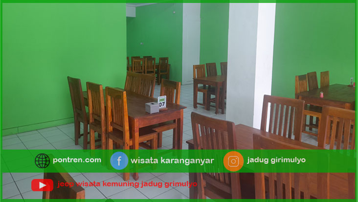 tempat duduk resto bebek goreng kondang rasa Karanganyar