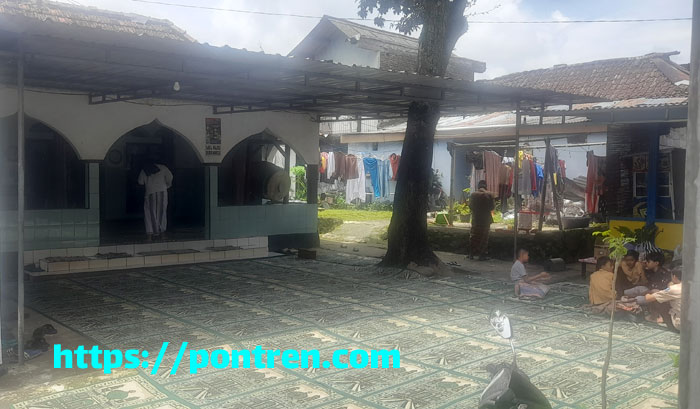 You are currently viewing Jum’atan di Masjid Belakang Terminal Karangpandan