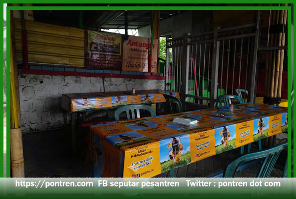 bagian dalam warung sate Karangpandan