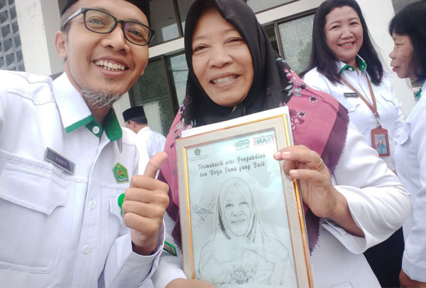 Dra. Hj. Ummu Hani Maryam Pensiun setelah mengabdi 34 tahun